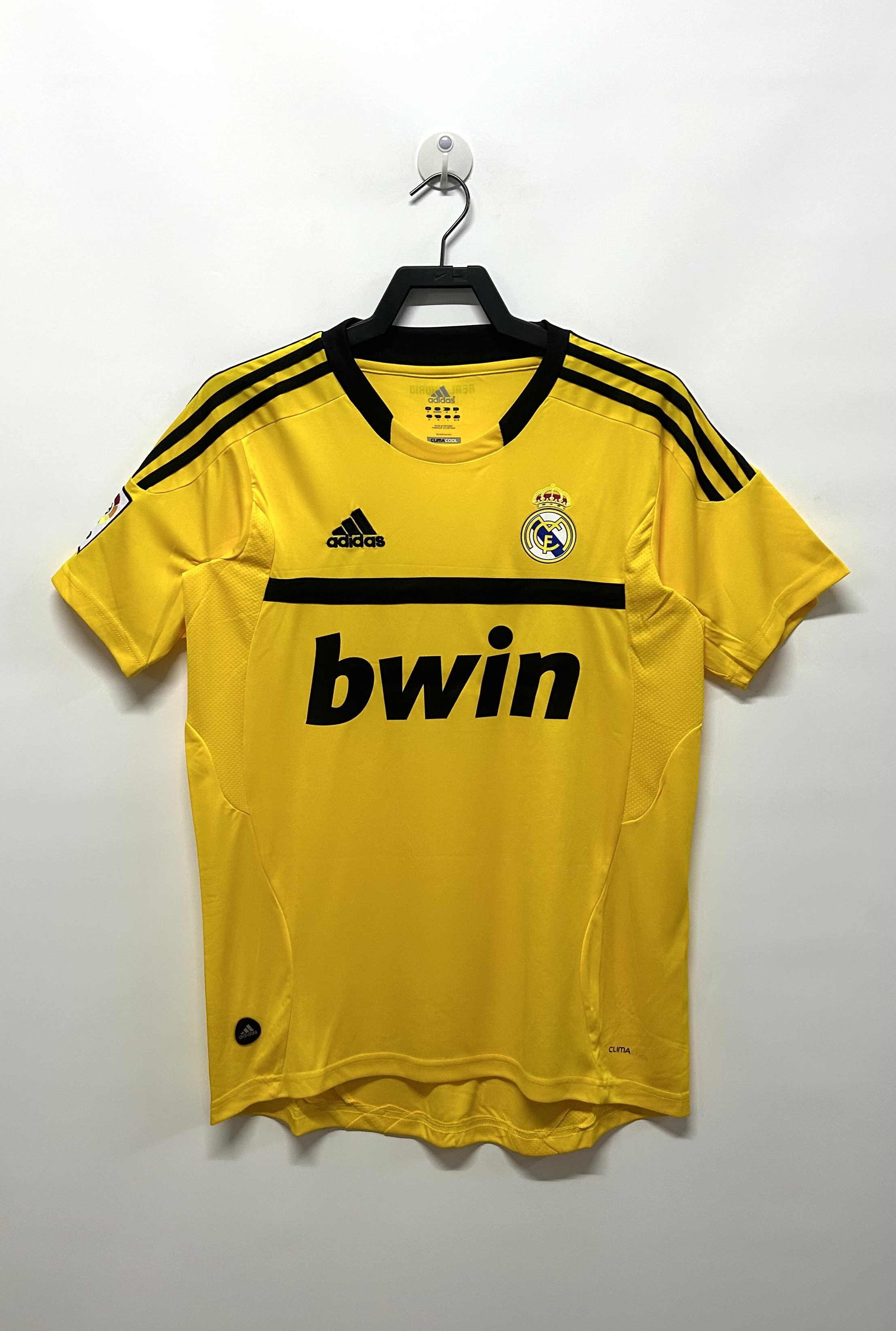 Real Madrid  Retro 2011-2012 Yellow Goalkeeper