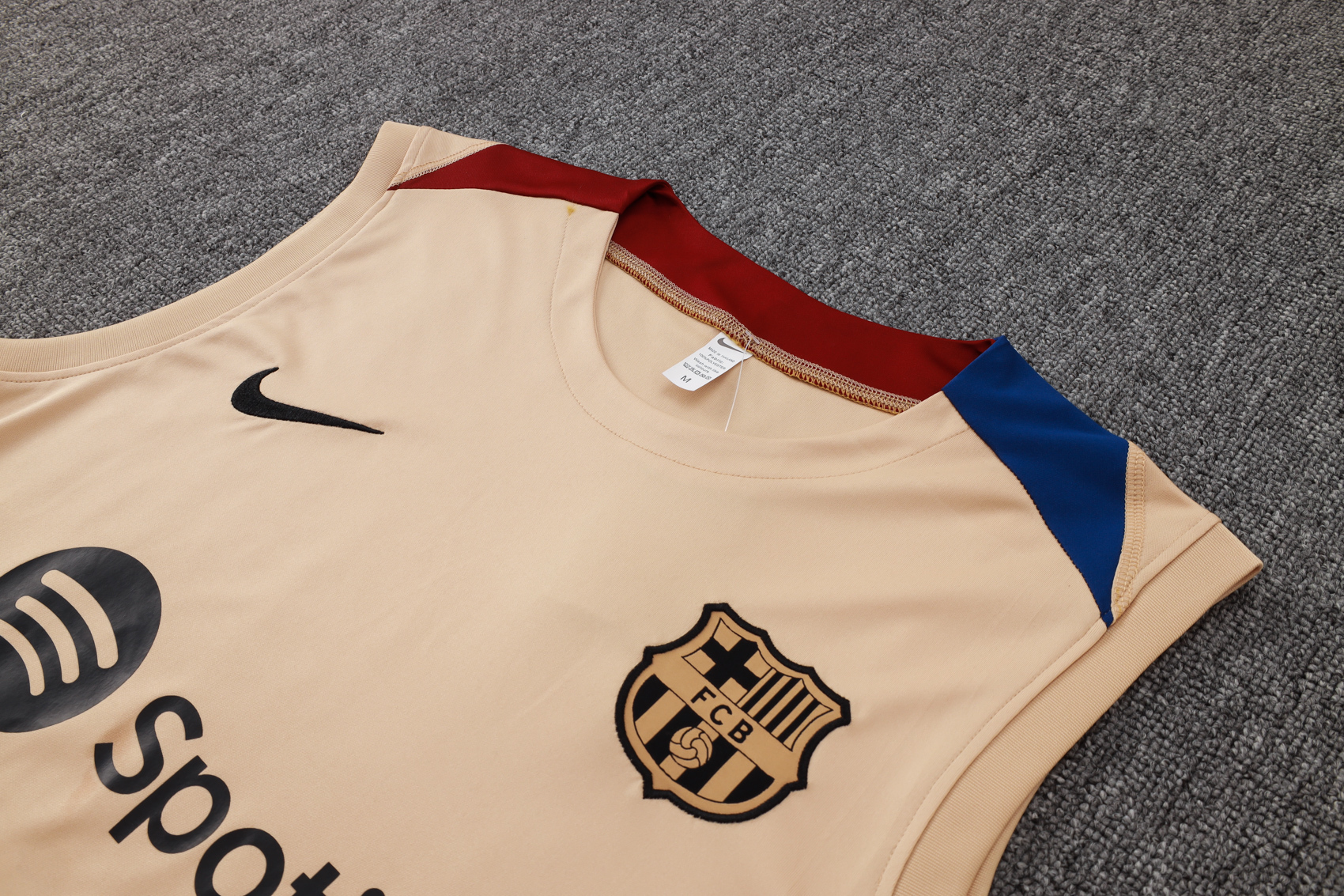 Barcelona 24/25 Adults short sleeved training suit with top and pants