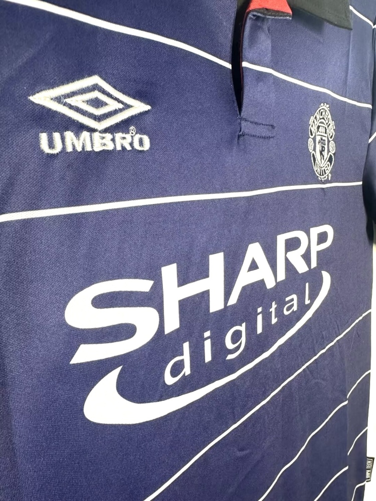 Manchester United Retro 1999-2000 season away jersey