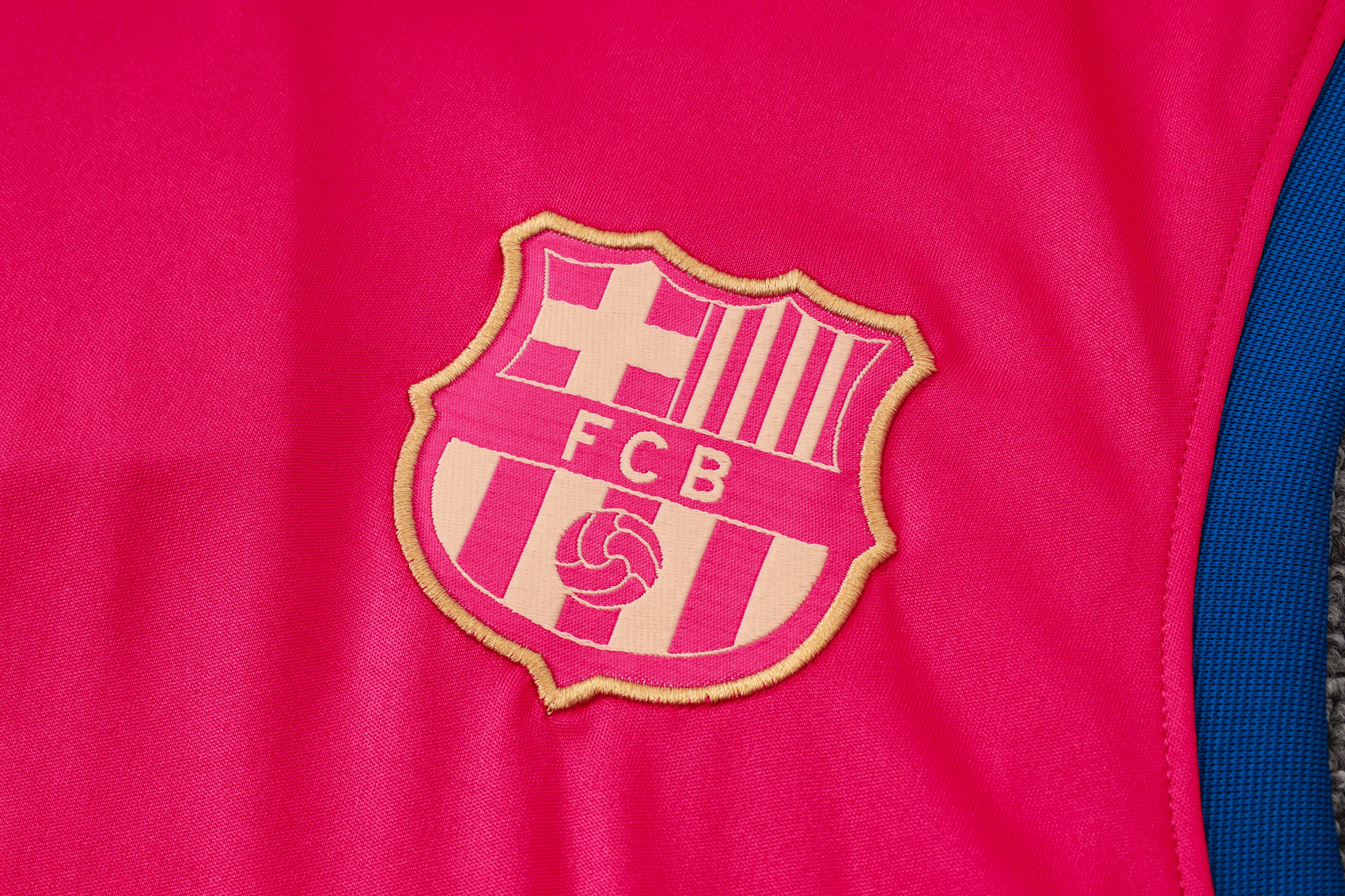Barcelona 24/25 Adults short sleeved training suit with top and pants