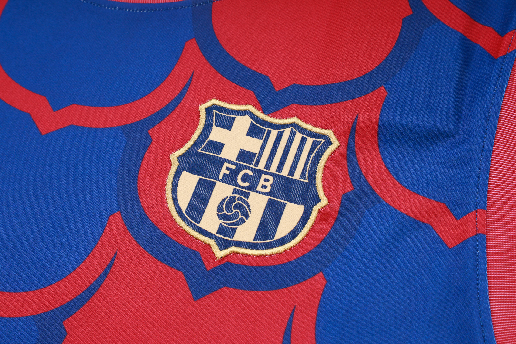 Barcelona 24/25 Adults short sleeved training suit with top and pants