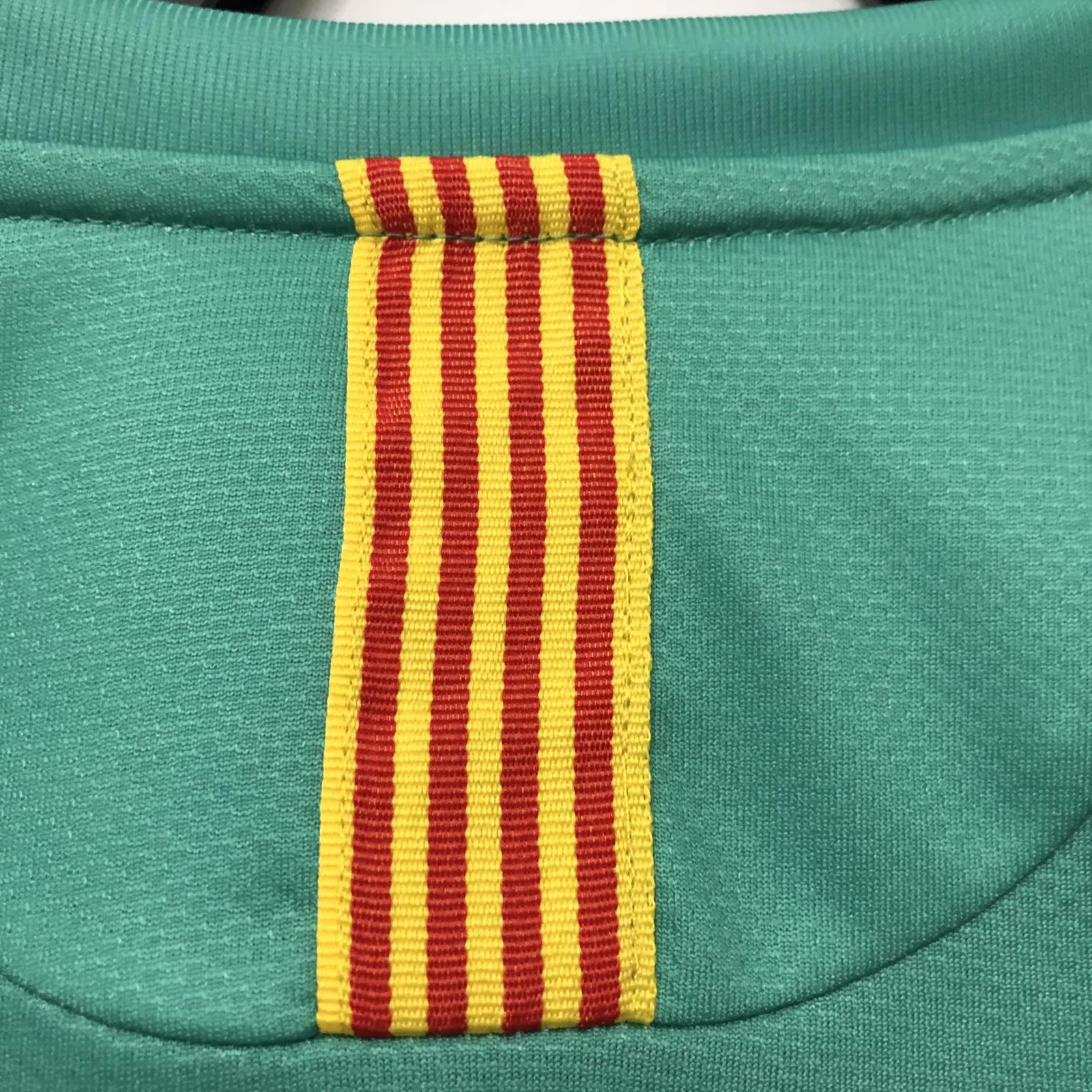 Barcelona Retro 2010-2011 away jersey