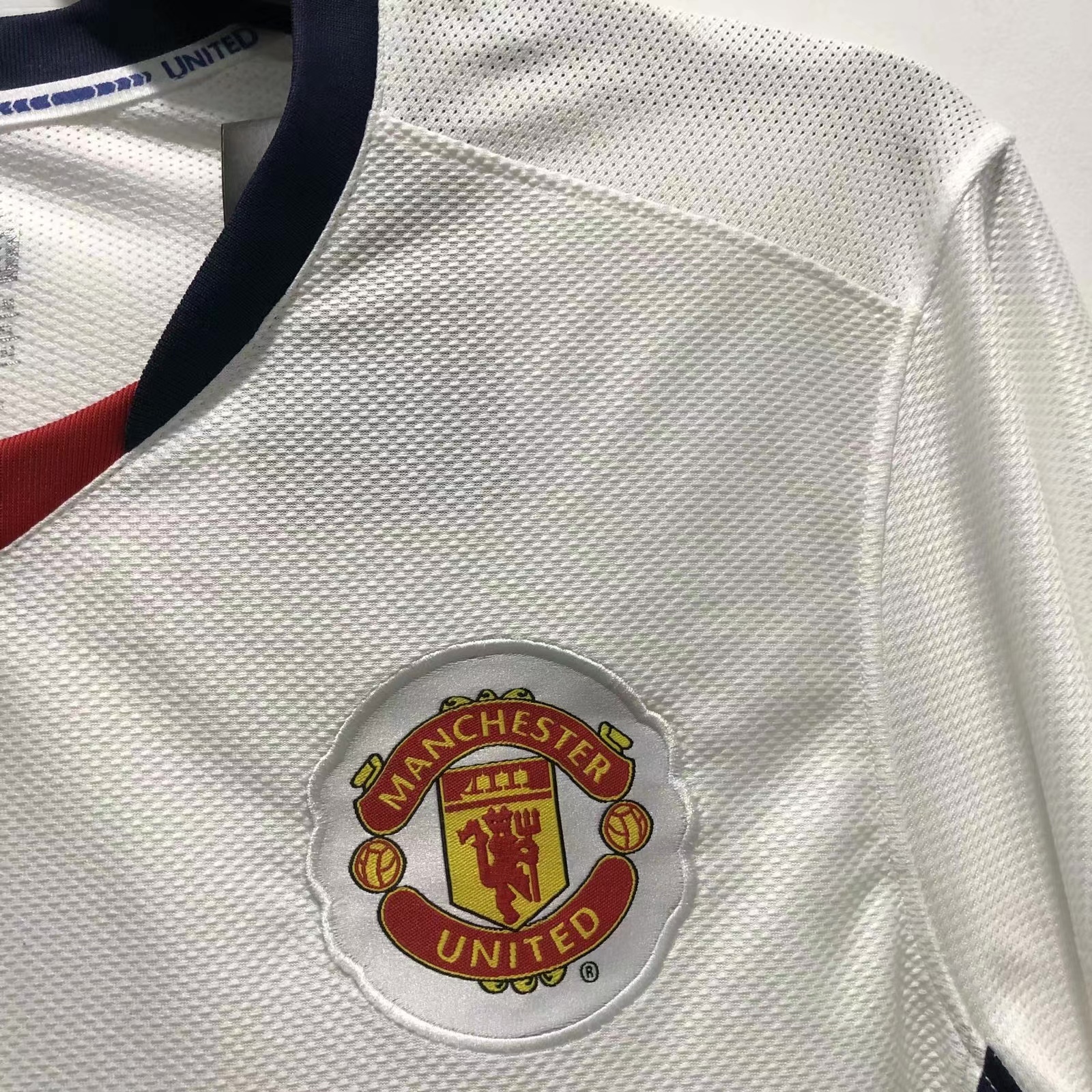 Manchester United Retro 2006-2007 season long away jersey