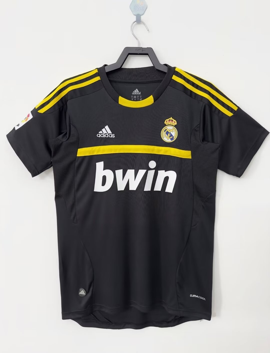 Real Madrid  Retro 2011-2012  goalkeeper jersey