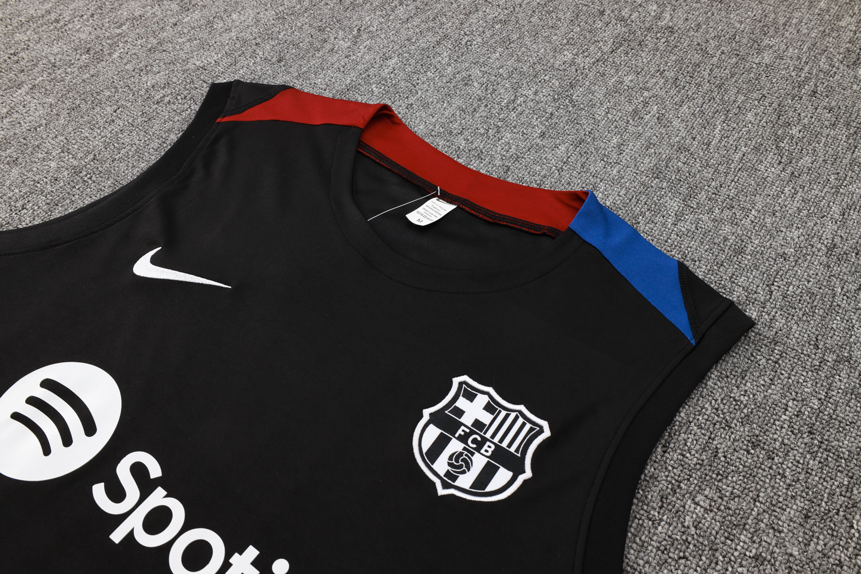 Barcelona 24/25 Adults short sleeved training suit with top and pants