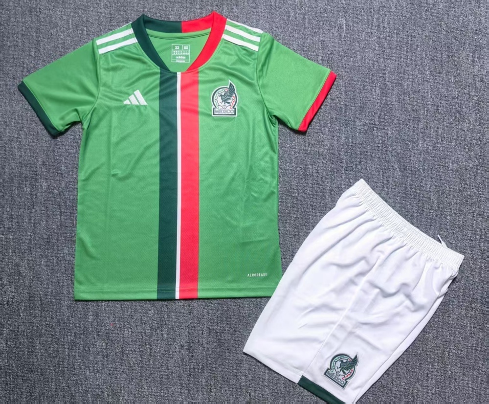 Mexican goalkeeper children&x27;s clothing sizes 16-28