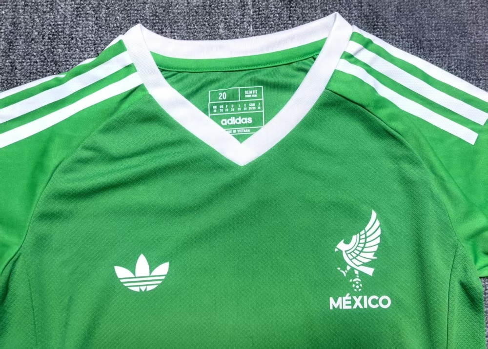 2526 Mexican goalkeeper