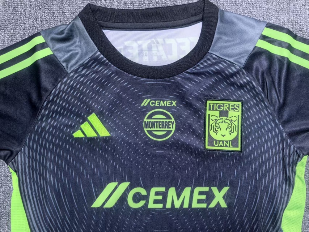 2526 Tigers Pre-Match Suit Children&x27;s Clothing 16-28