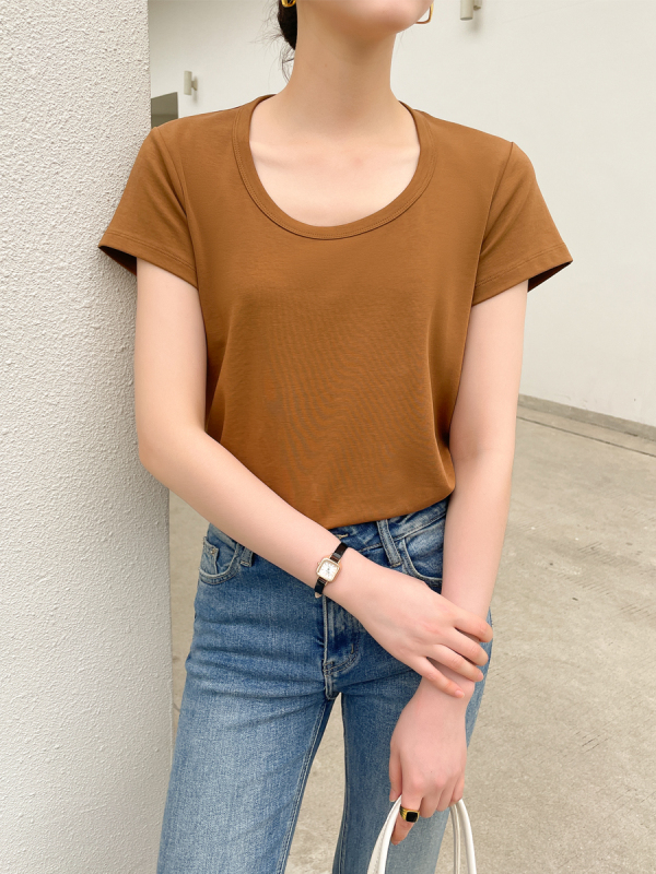 Brown large U-neck T-shirt