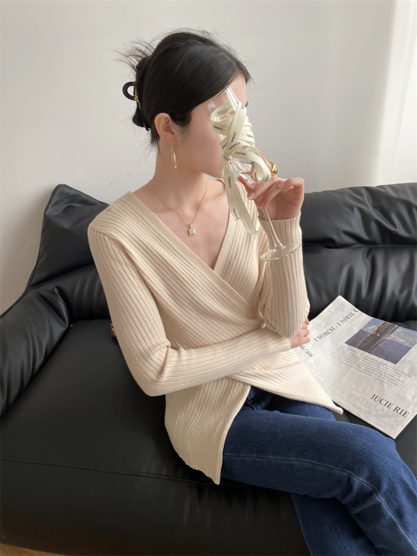 Apricot V-neck cross sweater