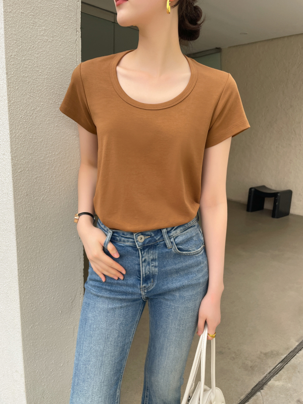 Brown large U-neck T-shirt