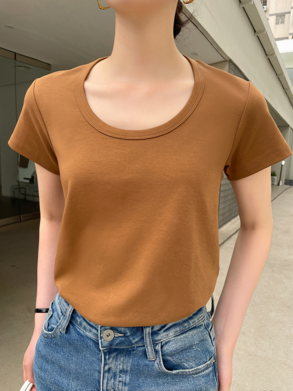 Brown large U-neck T-shirt