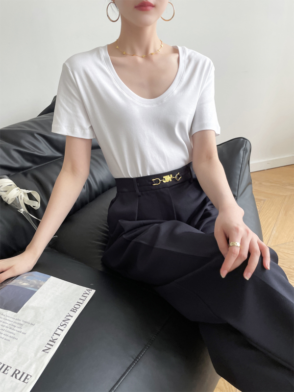 White large U-neck T-shirt