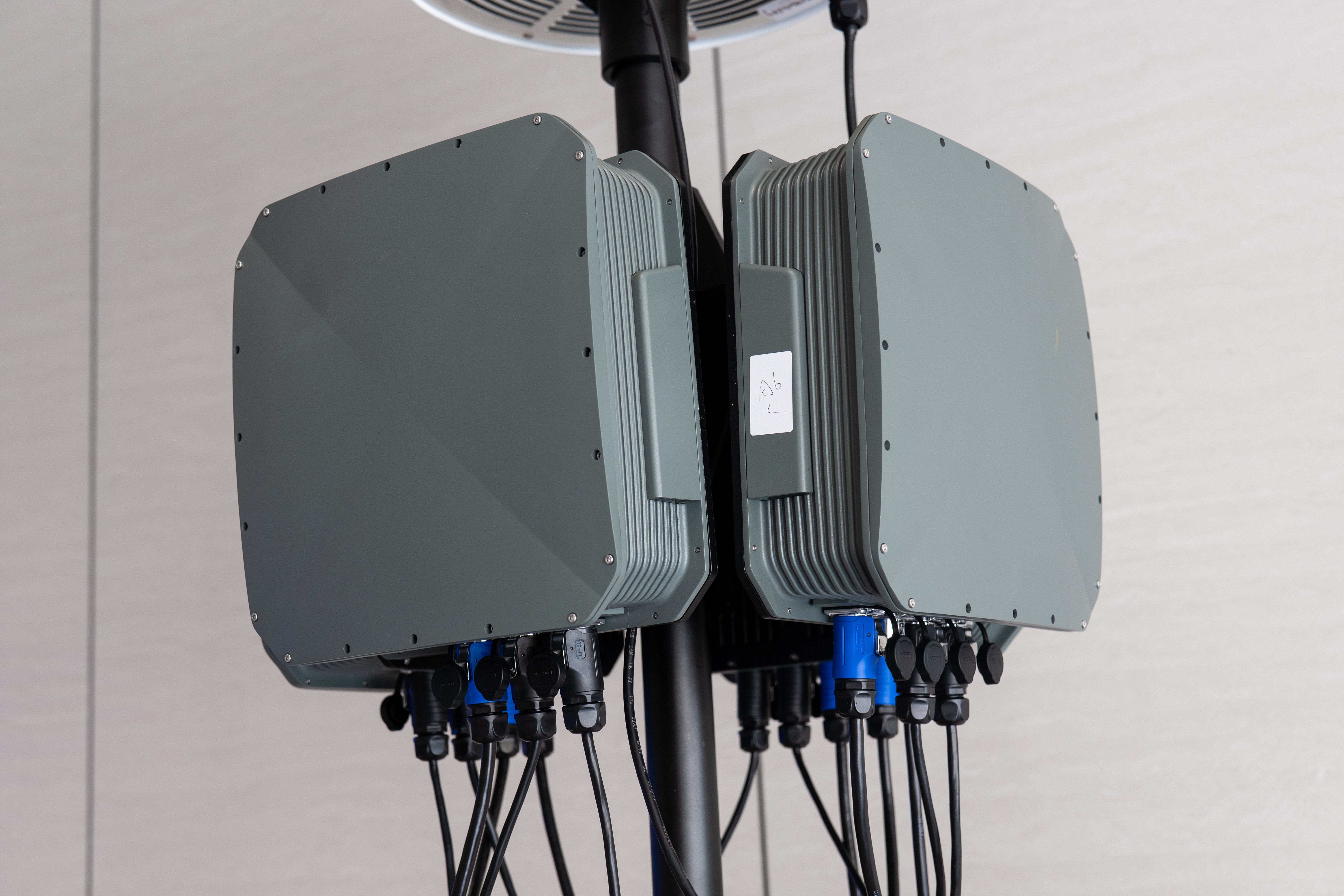 70MHz-6GHz Full frequency Band 10KM Fixed Drone Detection and 3KM Drone Jamming Device