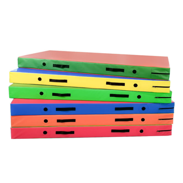 High Density Anti Slip Wear Resistant Gym PVC Surface Folding Mat