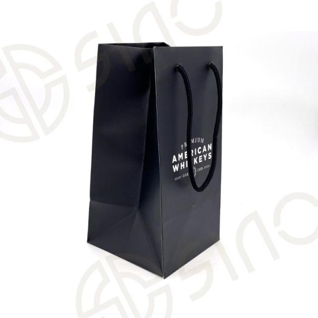 Black whiskey gift bag for Jack Daniel's