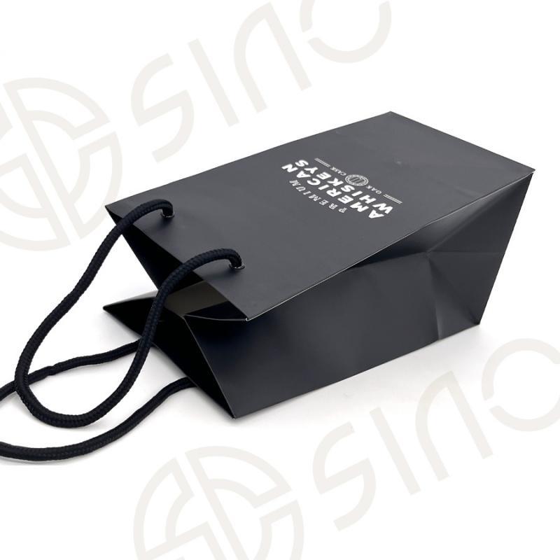 Black whiskey gift bag for Jack Daniel's