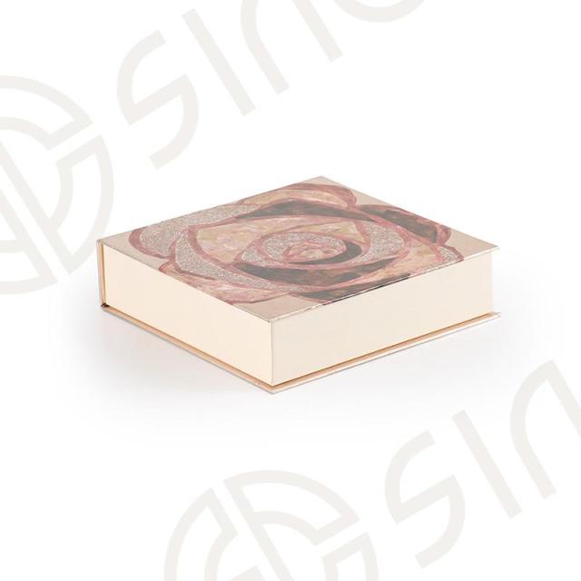 Personalized beauty box with blister insert