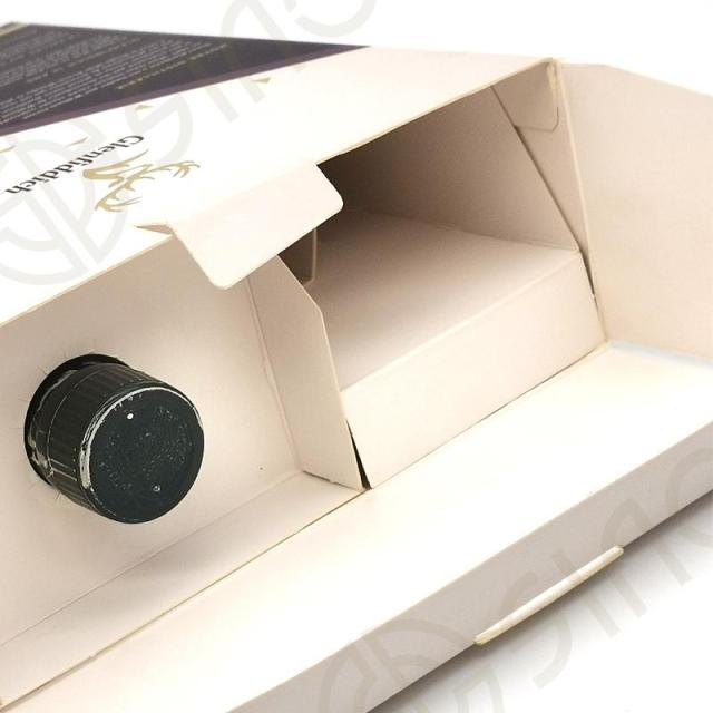 One whisky bottle with 2 glass box
