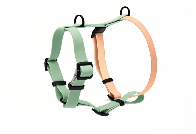 PVC-Coated Waterproof Dog Harness with Combined Multiple Colors Design