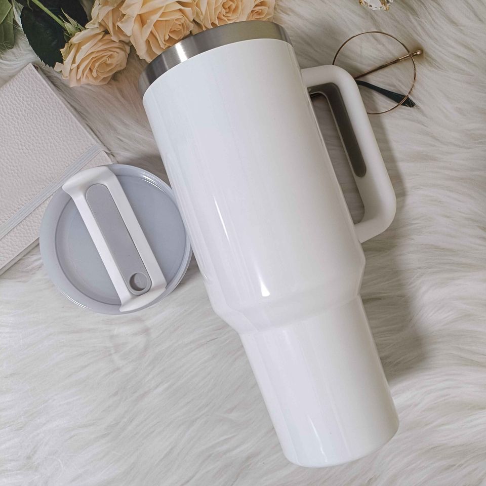 40oz Gn2.0  White Tumbler with handle and plastic straw