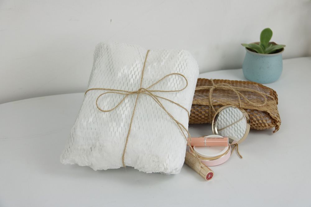 Honeycomb Paper vs. Plastic Film: The Ultimate Eco-Friendly Packaging Showdown