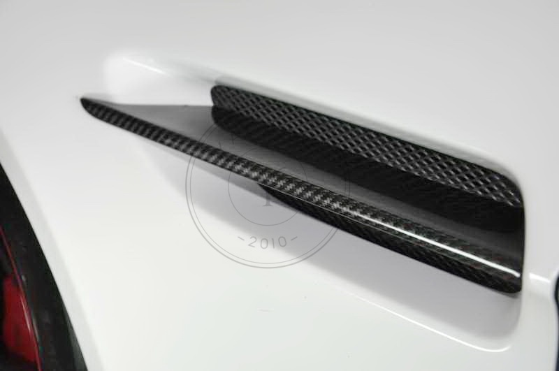 Dry Carbon Side Striker Replacement For 06-15 Aston Martin V8 Vantage&S V12 Vantage&S