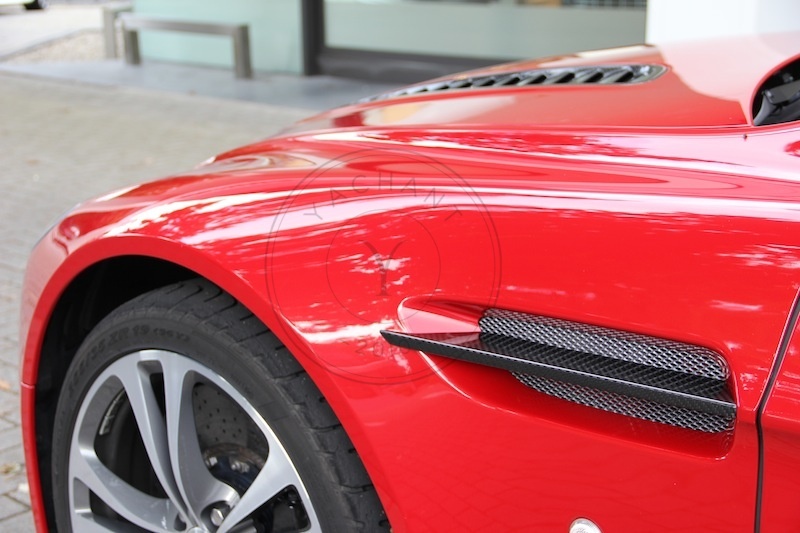 Dry Carbon Side Striker Replacement For 06-15 Aston Martin V8 Vantage&S V12 Vantage&S