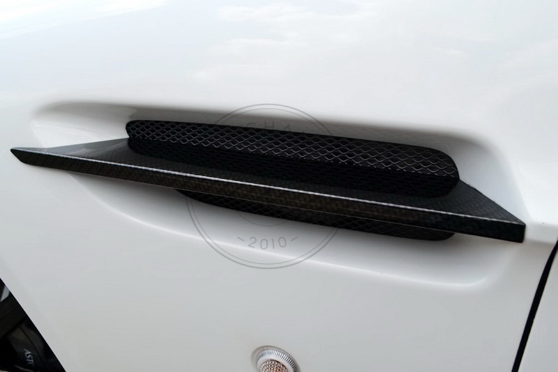 Dry Carbon Side Striker Replacement For 06-15 Aston Martin V8 Vantage&S V12 Vantage&S