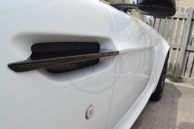 Dry Carbon Side Striker Replacement For 06-15 Aston Martin V8 Vantage&S V12 Vantage&S