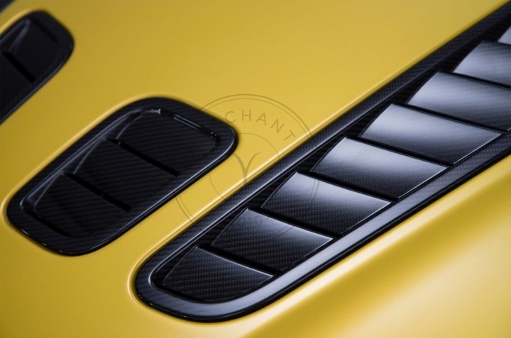 OEM Style Dry Carbon Hood Vents For 2006-2015 Aston Martin V12 Vantage