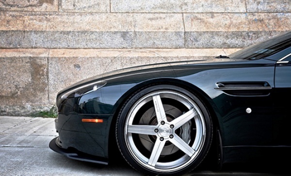 V Style Dry Carbon Front Lip For 2006-2009 Aston Martin V8 Vantage