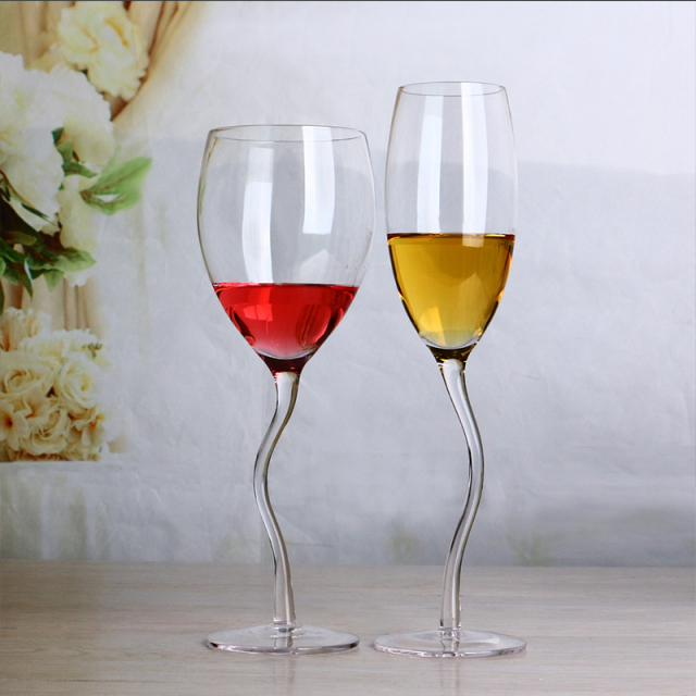 Luxury Fancy Irregular Stemmed Premium Sparkling Curved Stem Creative Crystal champagne Glasses Gift Wine Glass Set,도매 유리제품 및 맞춤형 캔들 자 제조업체 | Ruixin Glass,Luxury Fancy Irregular Stemmed Premium Sparkling Curved Stem Creative Crystal champagne Glasses Gift Wine Glass Set