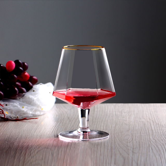 Wholesale Luxury Crystal Diamond Shaped Short Stem 14oz Custom logo Gold Rim Good Modern Brandy Goblet Red Wine Glass,Fabricante Mayorista de Artículos de Vidrio y Tarros de Vela Personalizados | Ruixin Glass,Wholesale Luxury Crystal Diamond Shaped Short Stem 14oz Custom logo Gold Rim Good Modern Brandy Goblet Red Wine Glass