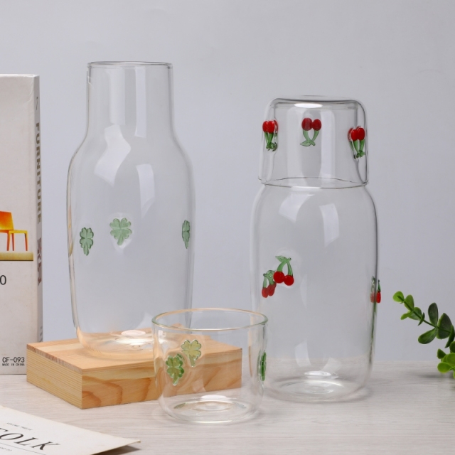 Icon Heat Cold Resistant Bedside Night Borosilicate Glass Juice Water Bottle Carafe En Verre Pitcher Jug Sets with Tumbler Cup,Grossiste en Verrerie & Fabricant de Bocaux à Bougies sur Mesure | Ruixin Glass,Icon Heat Cold Resistant Bedside Night Borosilicate Glass Juice Water Bottle Carafe En Verre Pitcher Jug Sets with Tumbler Cup