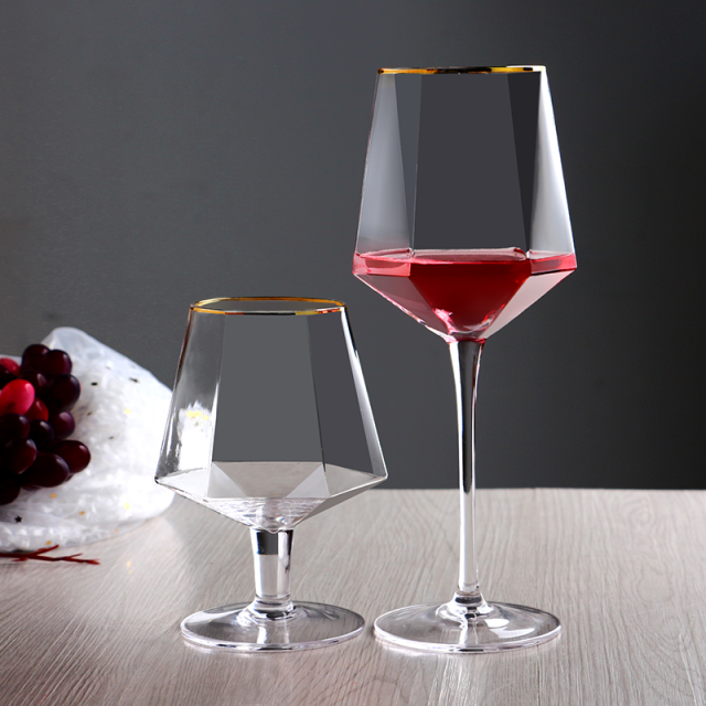 Wholesale Luxury Crystal Diamond Shaped Short Stem 14oz Custom logo Gold Rim Good Modern Brandy Goblet Red Wine Glass,Fabricante Mayorista de Artículos de Vidrio y Tarros de Vela Personalizados | Ruixin Glass,Wholesale Luxury Crystal Diamond Shaped Short Stem 14oz Custom logo Gold Rim Good Modern Brandy Goblet Red Wine Glass