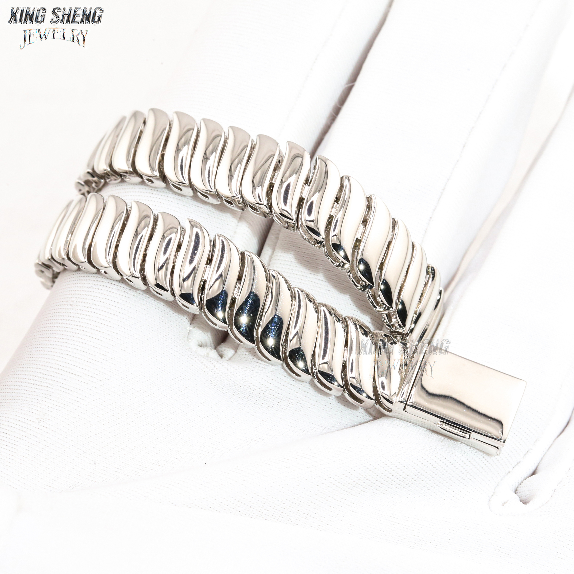 Fashion New Snake Chain Bracelet Delicate European American 8MM High Polished Snake Chain Gold Silver  S925 Silver European Women Herringbone Bracelet