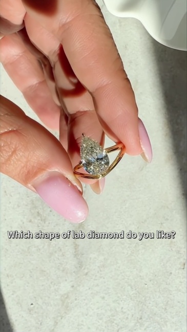 3 Carat Pear Cut Lab Grown Diamond Engagement Ring in 14K Matte Gold – E Color, VVS2, Claw Setting