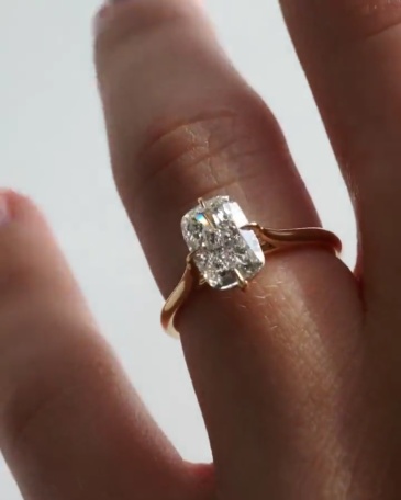 3 Carat Elongated Cushion Cut Lab Grown Diamond Engagement Ring in 14K Gold (E Color, VVS2, 3EX, IGI Certified)