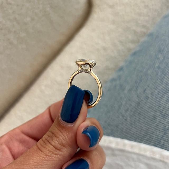 2.00 Carat D VVS2 Oval Cut Lab-Grown Diamond Engagement Ring | 14K Solid Gold | IGI Certified | Factory Direct