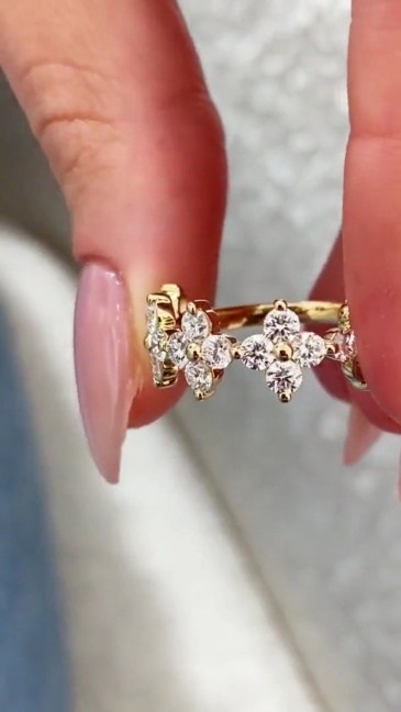 14K Gold Lab-Grown Diamond Wedding Ring | D-F Color VS Clarity Floral Cluster Band