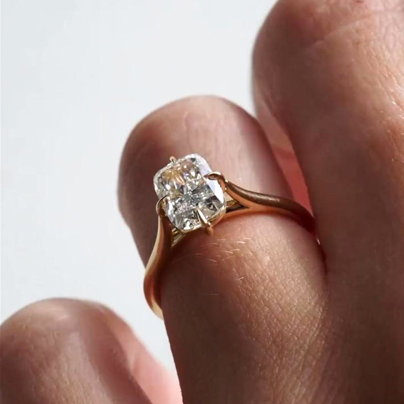 3 Carat Elongated Cushion Cut Lab Grown Diamond Engagement Ring in 14K Gold (E Color, VVS2, 3EX, IGI Certified)