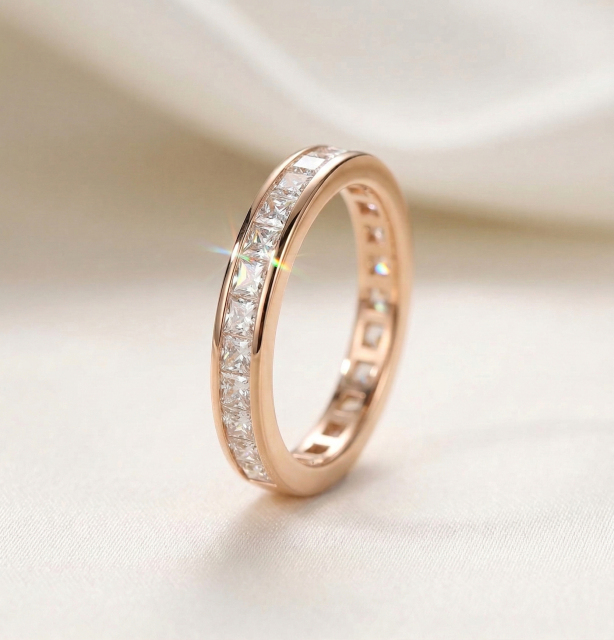 Angled profile highlighting the thick 18K gold band and the magnificent light reflection of the flush-set princess cut lab-grown diamonds.