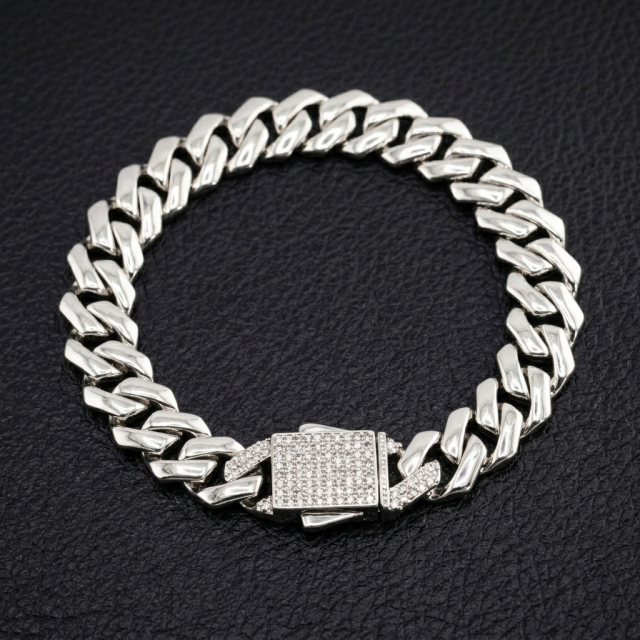 Closed loop view of a round-cut DE color moissanite Cuban chain bracelet crafted in premium S925 sterling silver.
