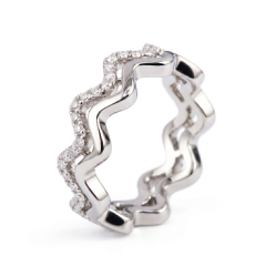 High-durability tarnish-resistant S925 sterling silver ring heavily plated with rhodium to maintain a flawless platinum-like luster over time.