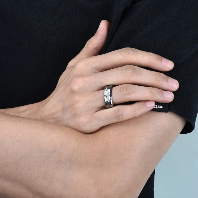 Wholesale Custom Simple Jewelry 8mm Edge Silver Hammered Pattern Tungsten Carbide Ring for Men Women Engagement Wedding Band