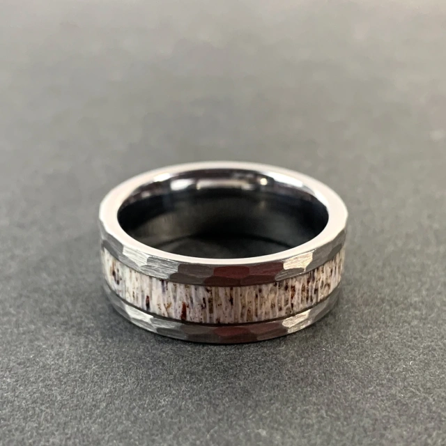 USA Hot Selling Custom Engraving Simple 8mm Faceted Edge Deer Antler Tungsten Ring