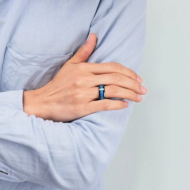 2025 Fashion Jewelry Custom 8mm Black Tungsten Ring Men Wedding Band Blue Carbon Fiber Inlay Beveled Comfort Fit