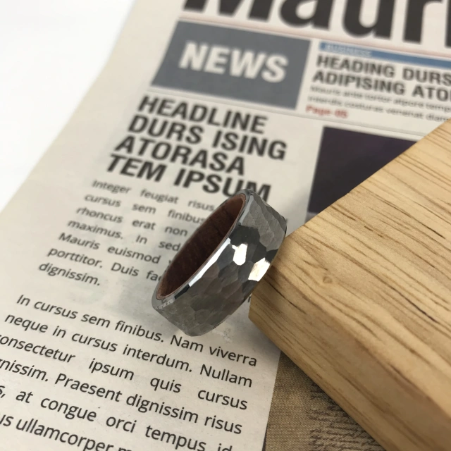 Guangzhou Wholesale Fashion Custom 8mm Hammered Tungsten Carbide Ring for Men Women Fashion Engagement Wedding Band