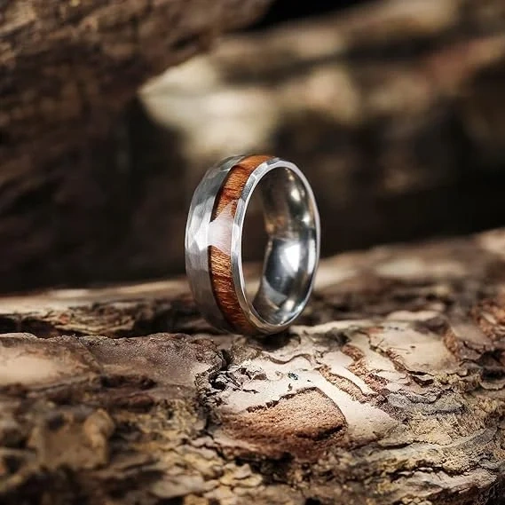 Ouyuan Wholesale Jewelry 8mm Hammered Tungsten Carbide Ring for Men Fashion Engagement Wedding Band Inlaid Wood